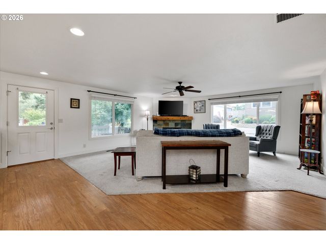 19851 LELAND Rd, Oregon City, OR 97045