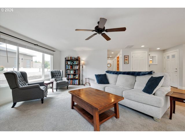 19851 LELAND Rd, Oregon City, OR 97045