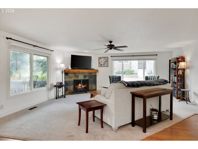 19851 LELAND Rd, Oregon City, OR 97045