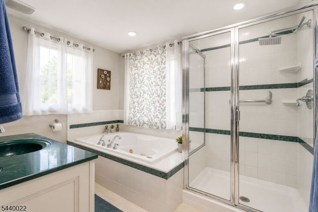 90 Farms Road Cir, East Brunswick Twp., NJ 08816