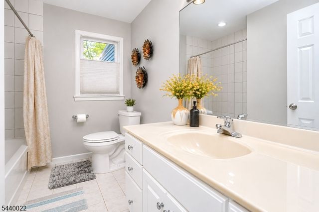 90 Farms Road Cir, East Brunswick Twp., NJ 08816