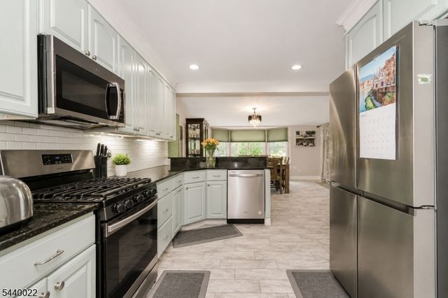 90 Farms Road Cir, East Brunswick Twp., NJ 08816