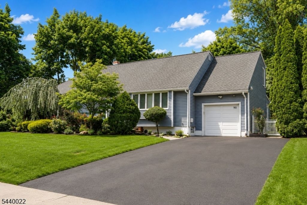 90 Farms Road Cir, East Brunswick Twp., NJ 08816
