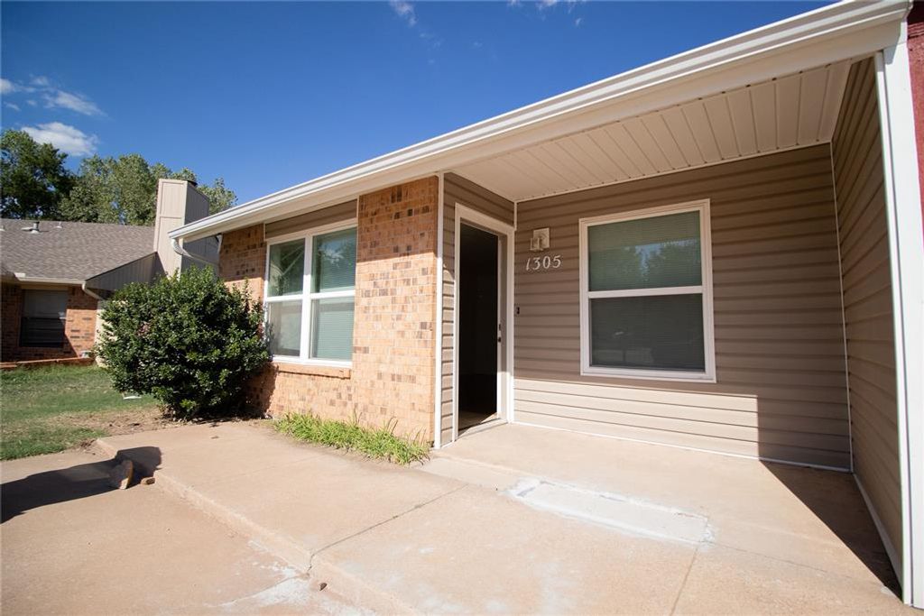 1305 Glen Oaks Court, Norman, OK 73071