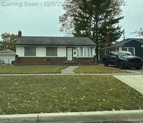 28053 Groveland Street, Roseville, MI 48066