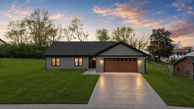1126 Maple Street, Reedsburg, WI 53959