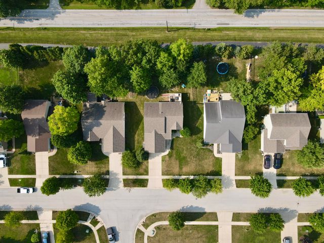 57 Steinbeck Drive, Valparaiso, IN 46383