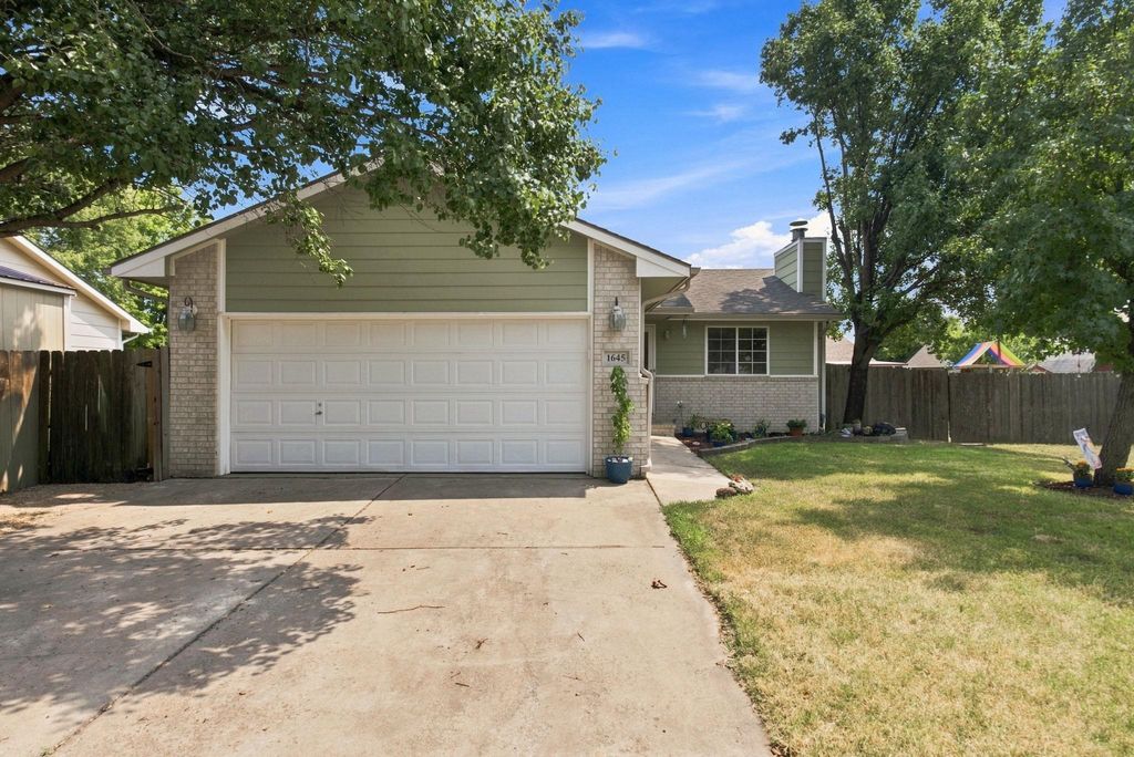 1645 S Lark Ct, Wichita, KS 67209