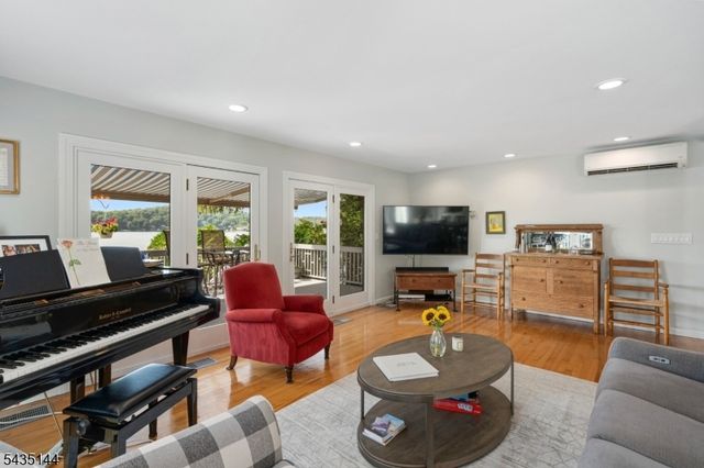64 E Shore Trl, Sparta Twp., NJ 07871