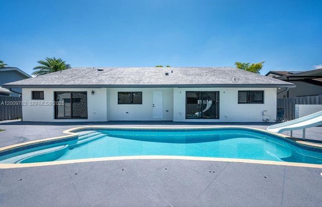 9220 SW 100th Ave Rd, Miami, FL 33176