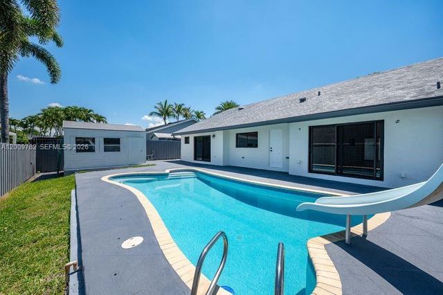 9220 SW 100th Ave Rd, Miami, FL 33176