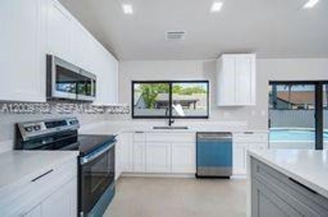 9220 SW 100th Ave Rd, Miami, FL 33176