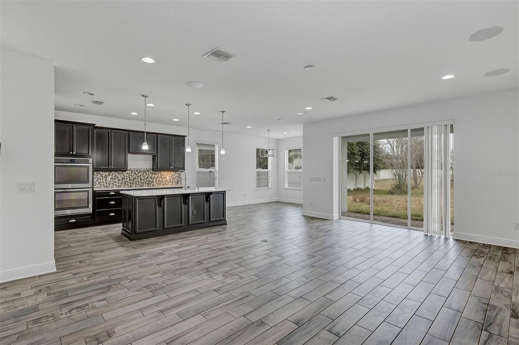 Image 19 of property listing at 1138 FOUNTAIN COIN LOOP, Orlando, FL 32828