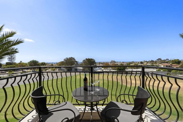 1010 Genter 302, La Jolla, CA 92037