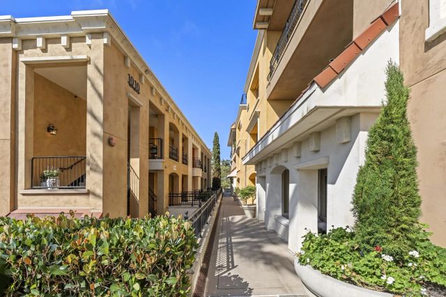 1010 Genter 302, La Jolla, CA 92037