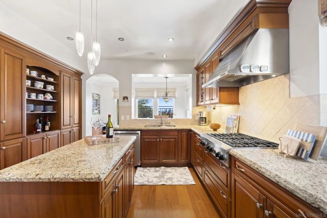 1010 Genter 302, La Jolla, CA 92037
