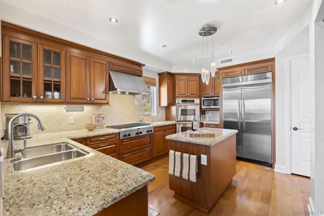 1010 Genter 302, La Jolla, CA 92037
