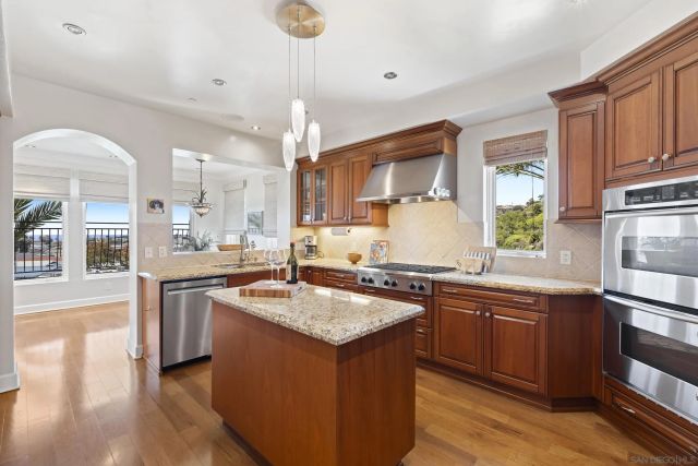 1010 Genter 302, La Jolla, CA 92037