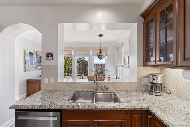 1010 Genter 302, La Jolla, CA 92037