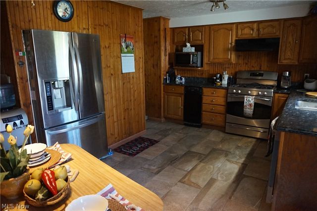 6019 New London Road, Ashtabula, OH 44004