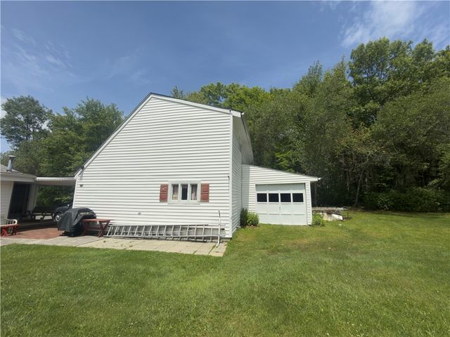 1264 Chopmist Hill Road, Scituate, RI 02857
