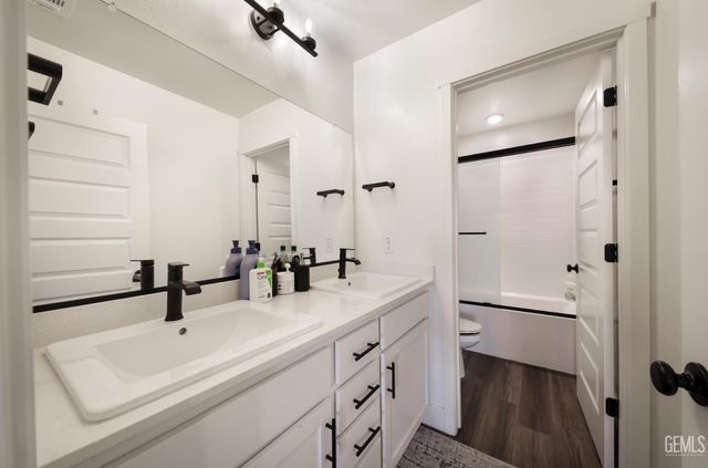 6614 Glacier Bay Street, Bakersfield, CA 93313