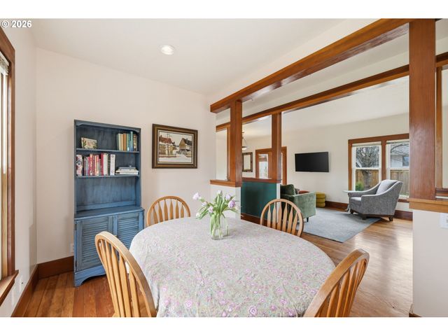 953 C St, Springfield, OR 97477