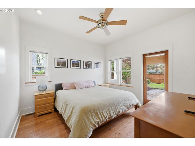 953 C St, Springfield, OR 97477