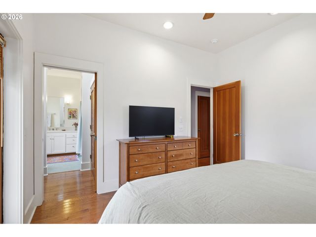 953 C St, Springfield, OR 97477