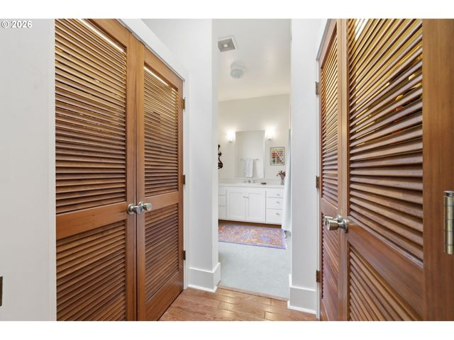 953 C St, Springfield, OR 97477