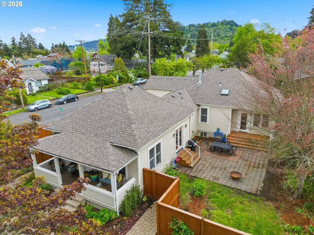 953 C St, Springfield, OR 97477