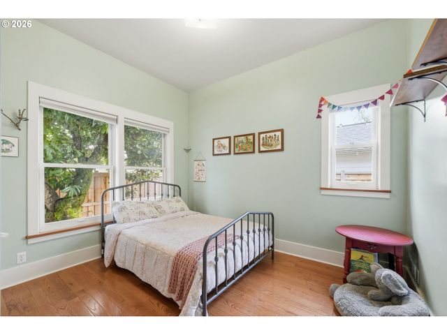 953 C St, Springfield, OR 97477