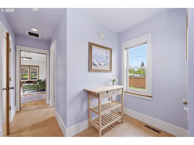 953 C St, Springfield, OR 97477