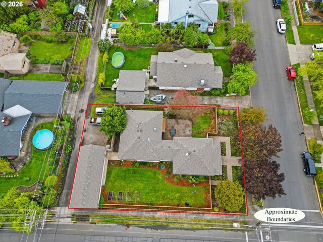 953 C St, Springfield, OR 97477