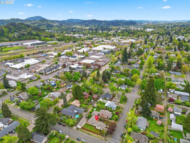 953 C St, Springfield, OR 97477