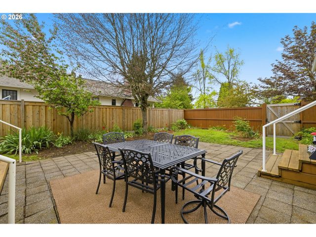 953 C St, Springfield, OR 97477