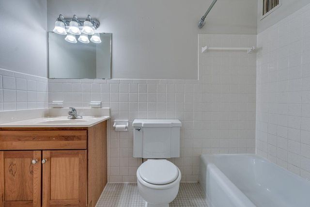4400 Upton Avenue S 202, Minneapolis, MN 55410