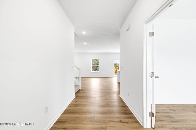 8517 Quail Creek Ct, Louisville, KY 40229