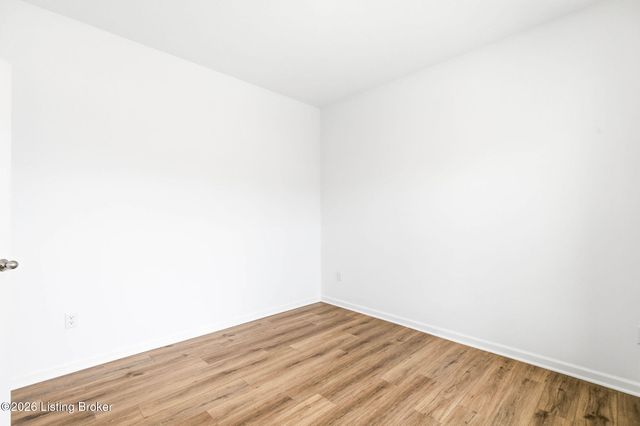 8517 Quail Creek Ct, Louisville, KY 40229