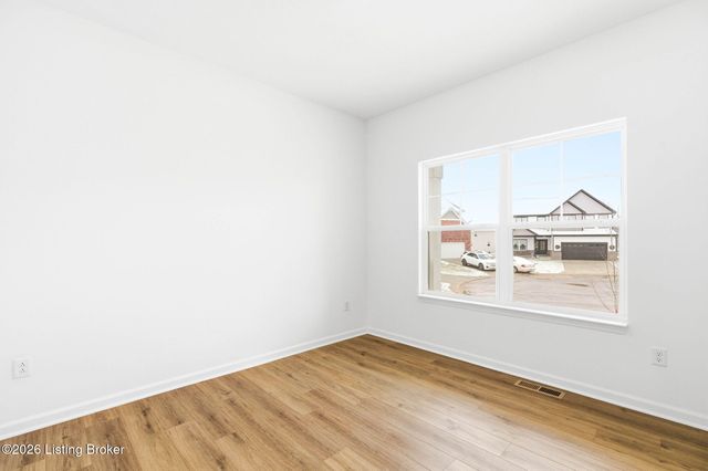 8517 Quail Creek Ct, Louisville, KY 40229