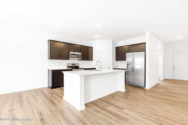 8517 Quail Creek Ct, Louisville, KY 40229