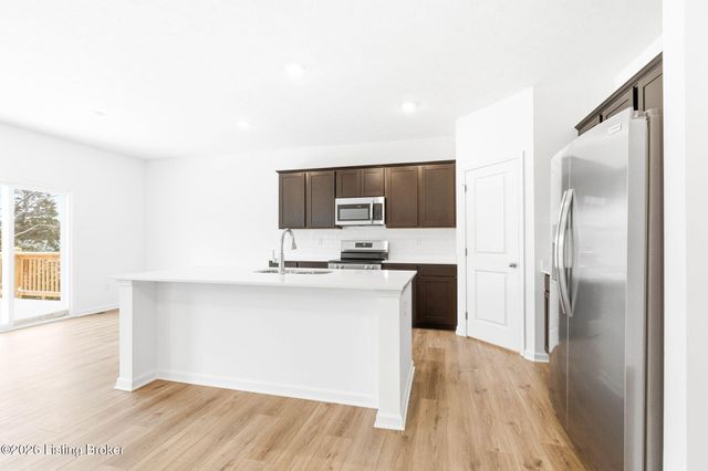 8517 Quail Creek Ct, Louisville, KY 40229