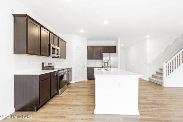 8517 Quail Creek Ct, Louisville, KY 40229