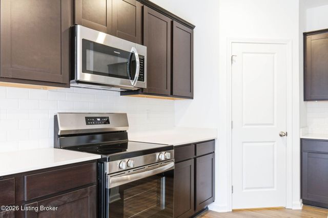 8517 Quail Creek Ct, Louisville, KY 40229