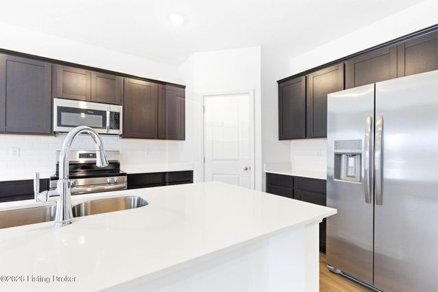 8517 Quail Creek Ct, Louisville, KY 40229