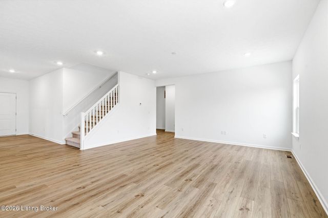 8517 Quail Creek Ct, Louisville, KY 40229