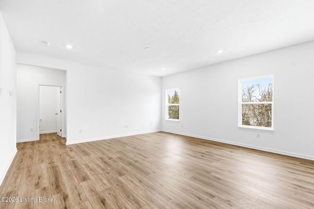 8517 Quail Creek Ct, Louisville, KY 40229