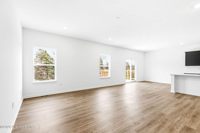 8517 Quail Creek Ct, Louisville, KY 40229