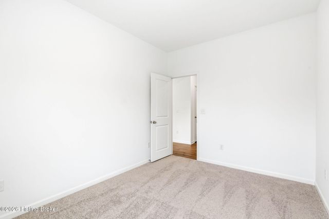 8517 Quail Creek Ct, Louisville, KY 40229