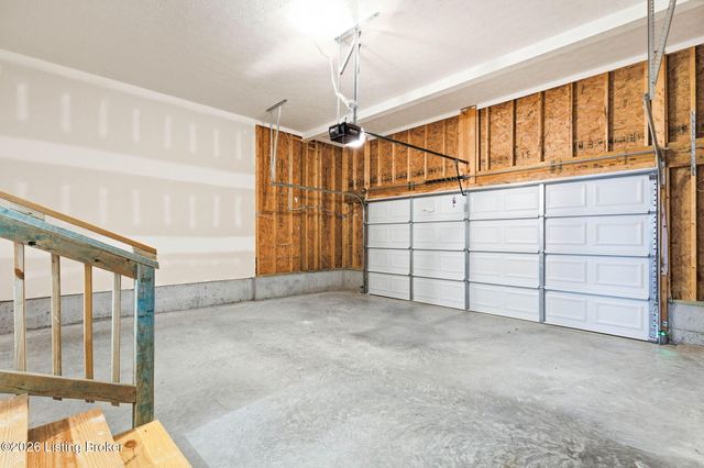 8517 Quail Creek Ct, Louisville, KY 40229